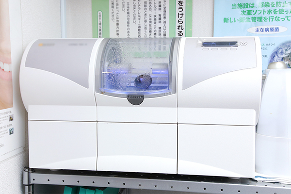 小山安徳先生 パラシオン歯科医院2