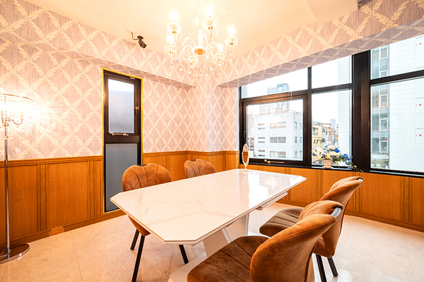 勝見友晴院長、勝見まどか副院長 かつみ歯並び・かみ合わせ矯正歯科2