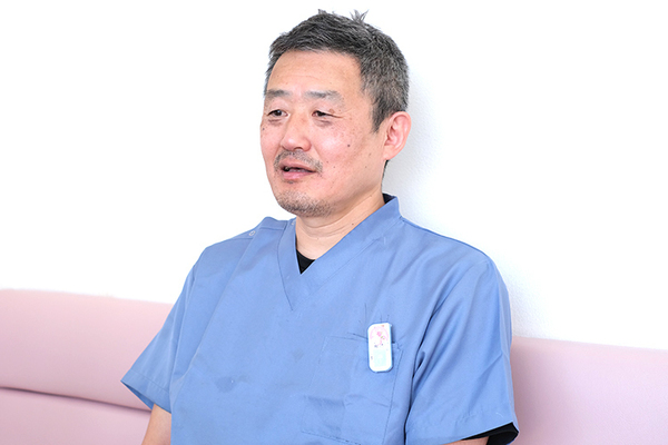 島野偉礎轄院長 あさひ歯科クリニック2