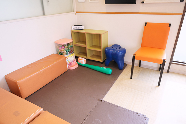 岡田幸明院長、西川泰副院長 岡田歯科医院2