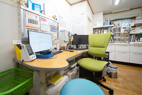 金城喜哉院長 加平クリニック2