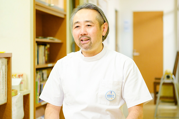 青木航洋院長 しんゆり青木整形外科2