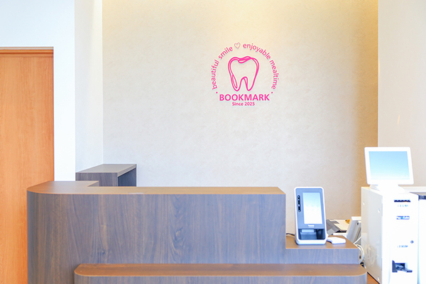 坂詰智美院長 Bookmark Dental Clinic2