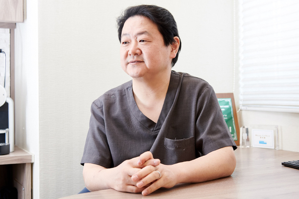 秋山哲郎院長 アイボリー歯科クリニック2