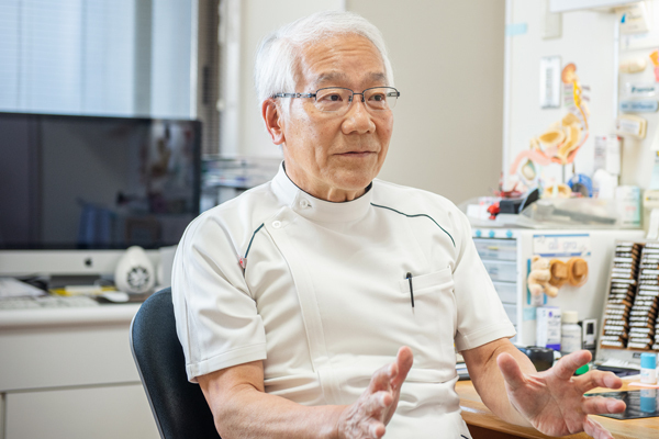 中山恵二院長 中山皮膚科クリニック2