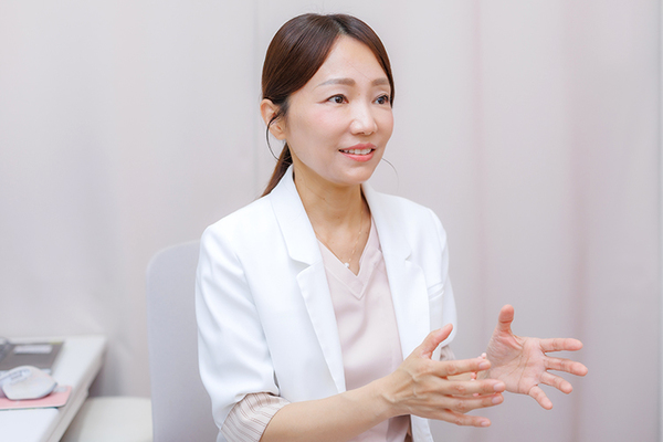 八次桃子院長 ファミリィ アイ クリニック2