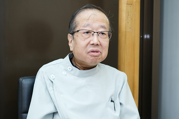 石原琢也院長 田町駅前歯科クリニック2