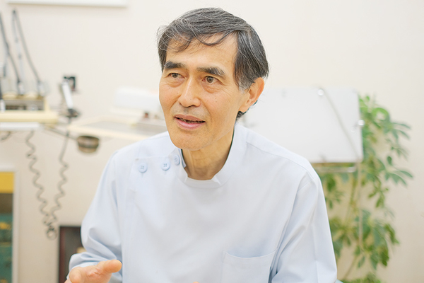 沢辺俊二院長 アイワ歯科2