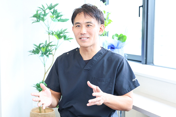 筋師健院長、筋師優佳副院長 新横浜すじし鼠径ヘルニア・形成外科美容クリニック2