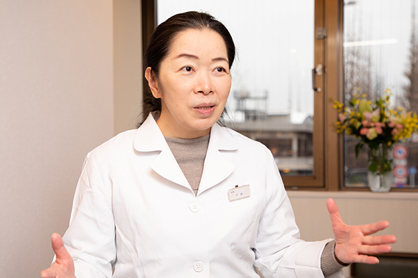 戸佐眞弓院長 まゆみクリニック2