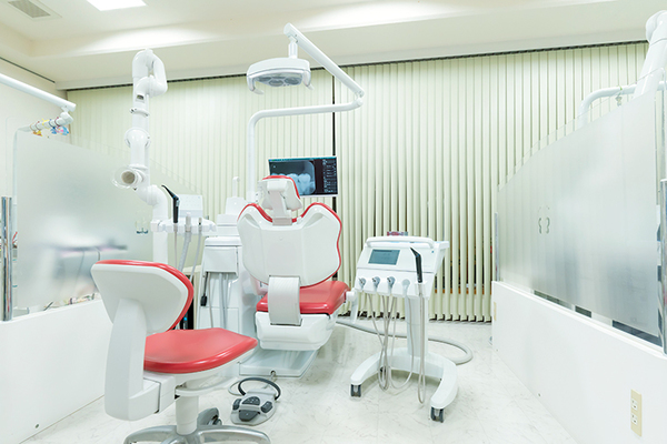 荒井孝仁院長、荒井延子副院長 荒井歯科医院3