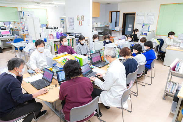 福田幹久理事長、前田晃央院長 ひだまりクリニック3