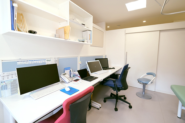 山前正臣院長 新横浜山前クリニック3