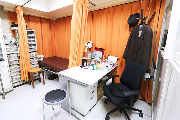 山崎哲夫院長 山崎皮フ科3