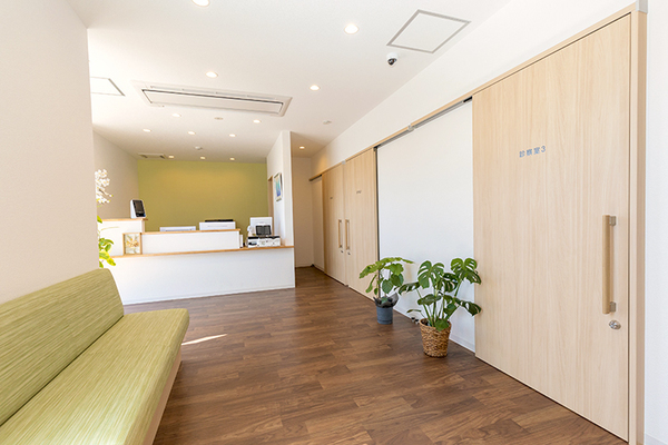 山口泰成院長、鈴木啓介さん やまぐちメンタルクリニック奈良真美ヶ丘3