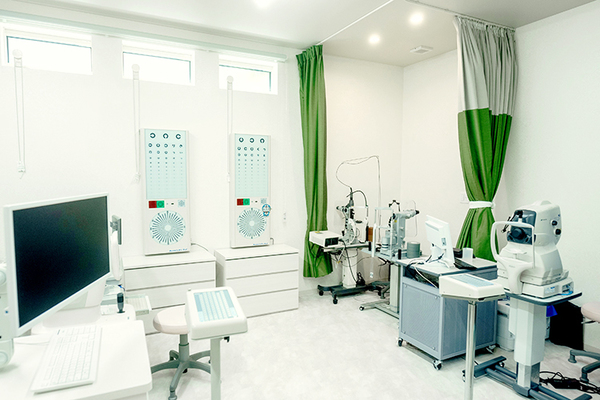 地場奈実院長 アイリス眼科 歯科3