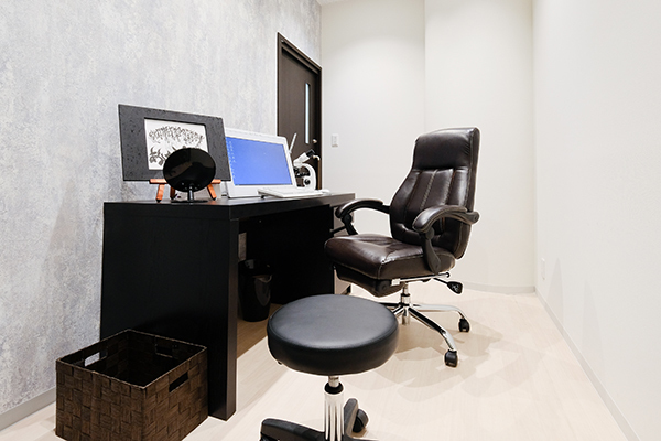 横山侑祐院長 あいちビューティークリニック栄本院3