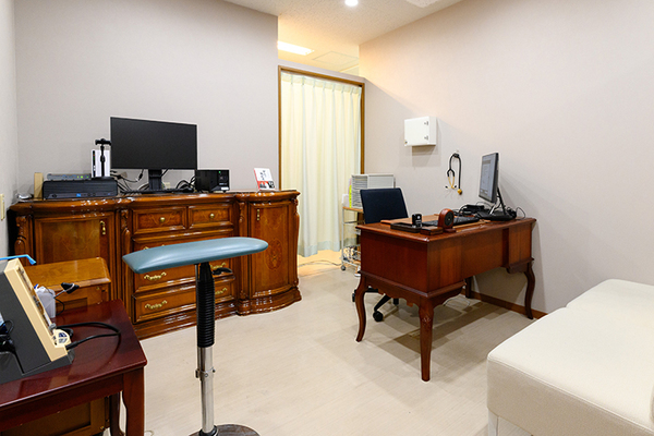 高良毅院長 タカラクリニック3