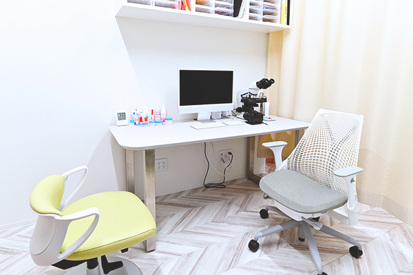 花岡佑真院長 千里皮膚科3