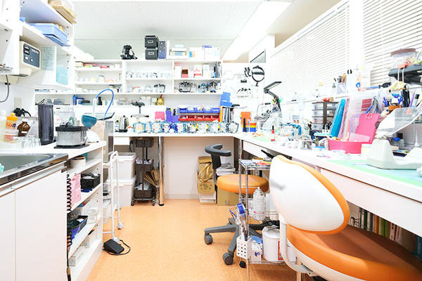 酒井昭彦院長、酒井章江副院長 東戸塚アルプス 酒井歯科医院3