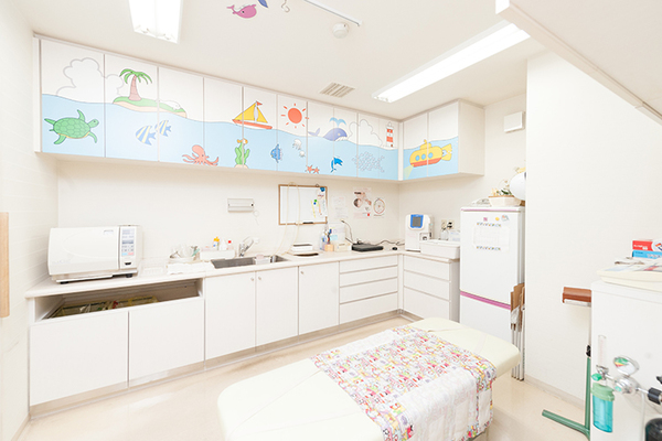 上條隆司院長、多賀谷亜実先生、鬼形和道副院長 なごやかこども成長クリニック3