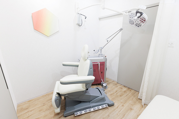 林瑠加院長 LIKKAスキンクリニック3