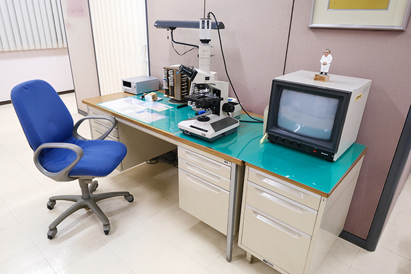 岩井信策副院長 岩井皮フ科3