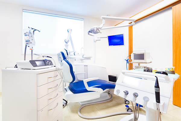 岡本秀治院長 おかもと歯科3