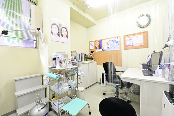 石原久子院長、梅田さやか先生 表参道皮膚科 3