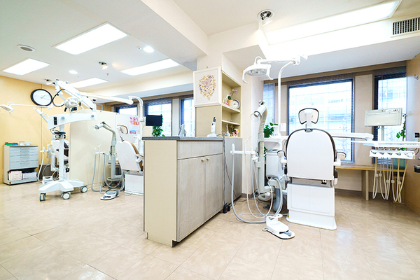 佐藤仁理事長 八重洲中央歯科3