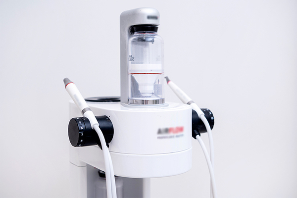 鹿乃さやか院長、菊地雅己副院長 ドルミーレデンタルオフィス表参道3