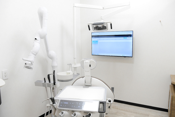 西原英志院長 西原デンタルオフィス3