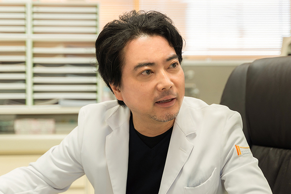 水谷友哉院長 みずたに皮フ科3