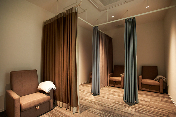 照林優也院長、西尾彩副院長 てるばやし眼科3