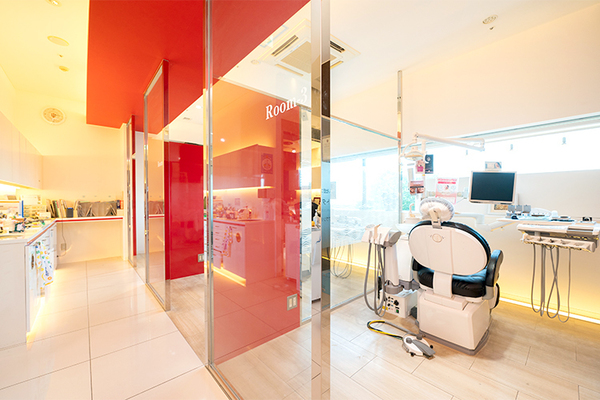 茂木励起院長 新宿フロントタワー歯科3