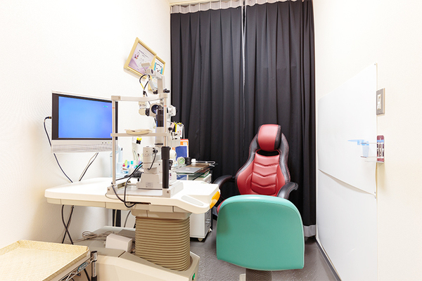 小松重昭院長 明生アイクリニック3