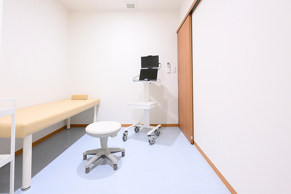 仲川晃平院長 KNなんばインターナショナルクリニック3