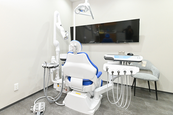 黒崎盛和院長 瀬谷アクロスデンタルクリニック3