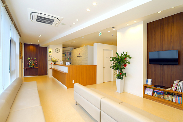 西蔭誠二院長、西蔭美和副院長 西蔭メディカルクリニック3