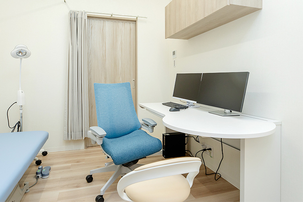 玉岡滉平院長 鶴橋駅前たまおか肛門・内視鏡クリニック3