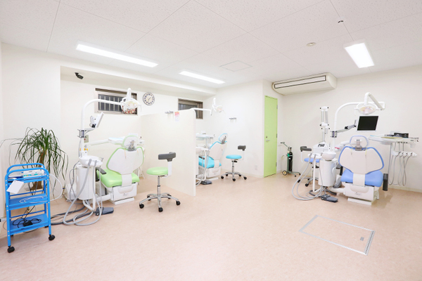 瀧本智朗理事長 とも歯科医院3