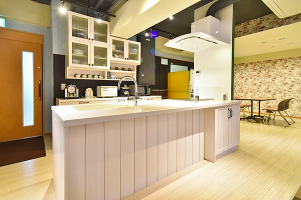 川崎正仁理事長、川崎正宗院長、奥山光子先生 歯科川崎医院3