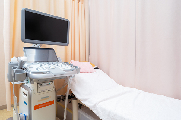 深見和之院長、深見栄副院長、小林哲郎先生 ふかみレディースクリニック3