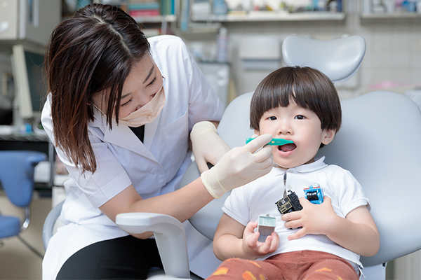 中村秀己院長、中屋莉佳子先生 なかむら歯科医院3