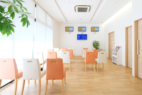 柳原孝章院長、大坪俊介副院長 ひとやすみこころのクリニック姪浜院3