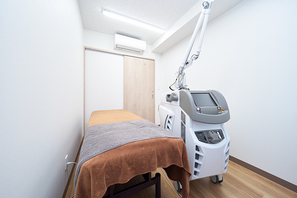 花田美穂院長 六浦皮ふ科3