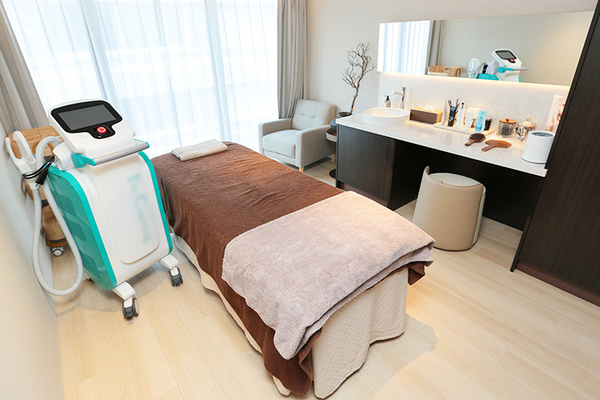 伊藤実喜院長 AMIRI CLINIC3