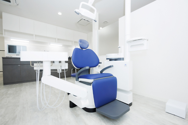 鈴木正彦院長、澤田克也副院長、澤田彩華副院長 神田歯科矯正歯科3