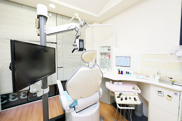 石亦文院長、石清佳副院長、石世宗先生 石歯科クリニック3