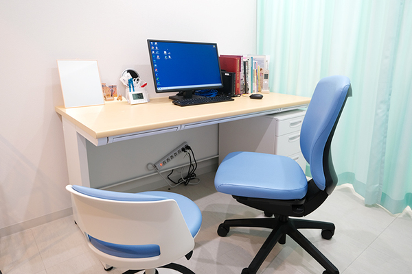 加藤達也理事長、藤田有理香先生 かとう皮フ科形成外科3